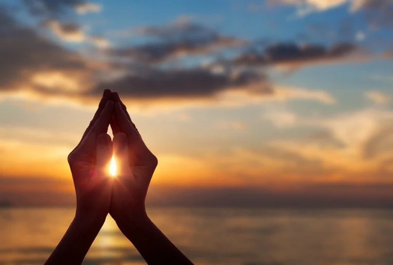 sun in hands